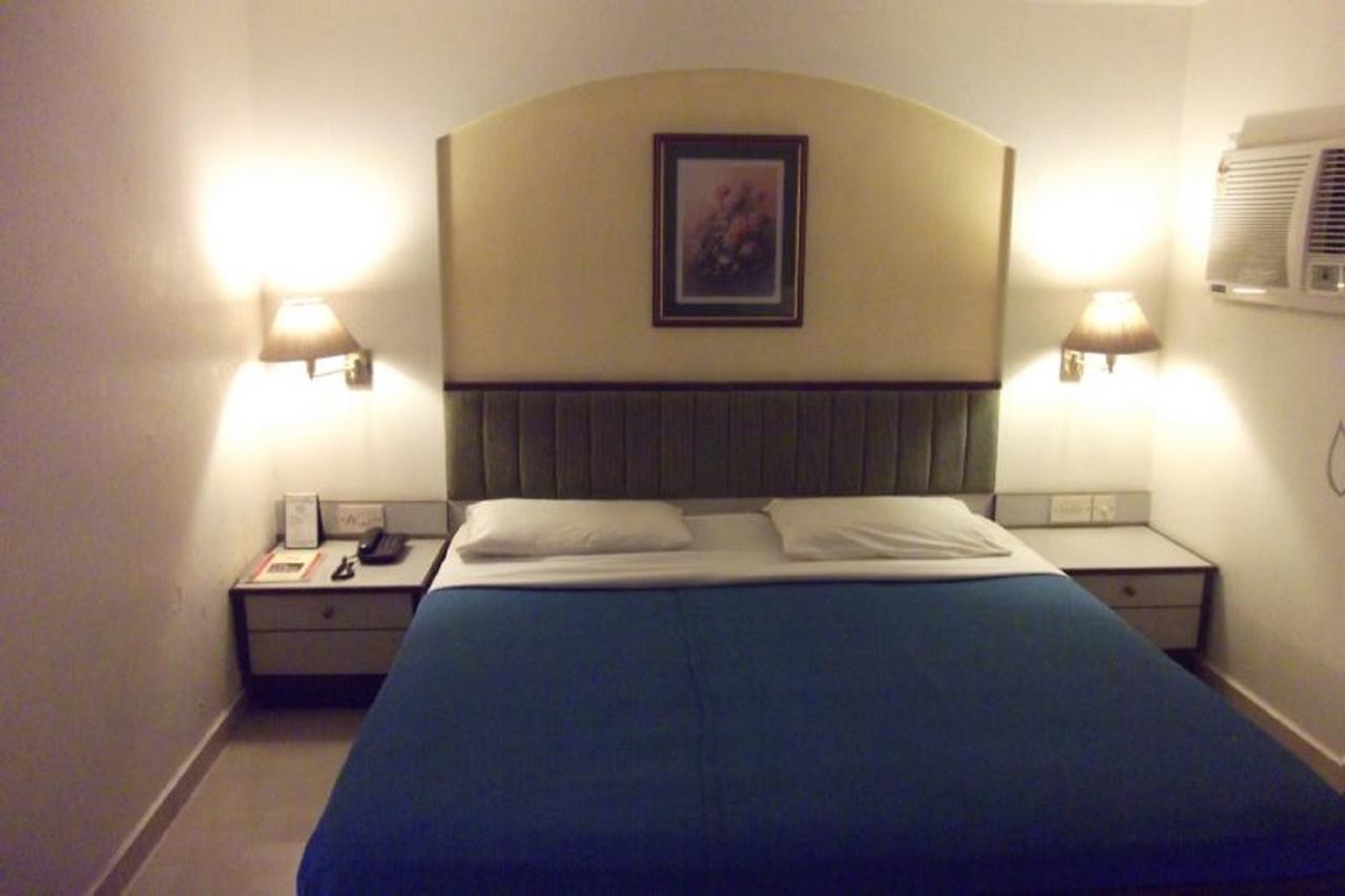 Hotel Bluehill Bhavnagar Exterior photo
