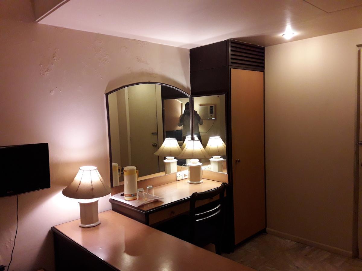 Hotel Bluehill Bhavnagar Exterior photo