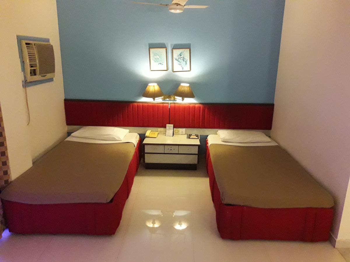 Hotel Bluehill Bhavnagar Exterior photo