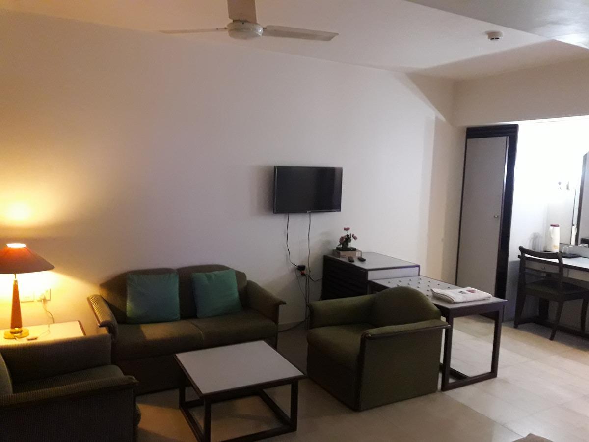 Hotel Bluehill Bhavnagar Exterior photo