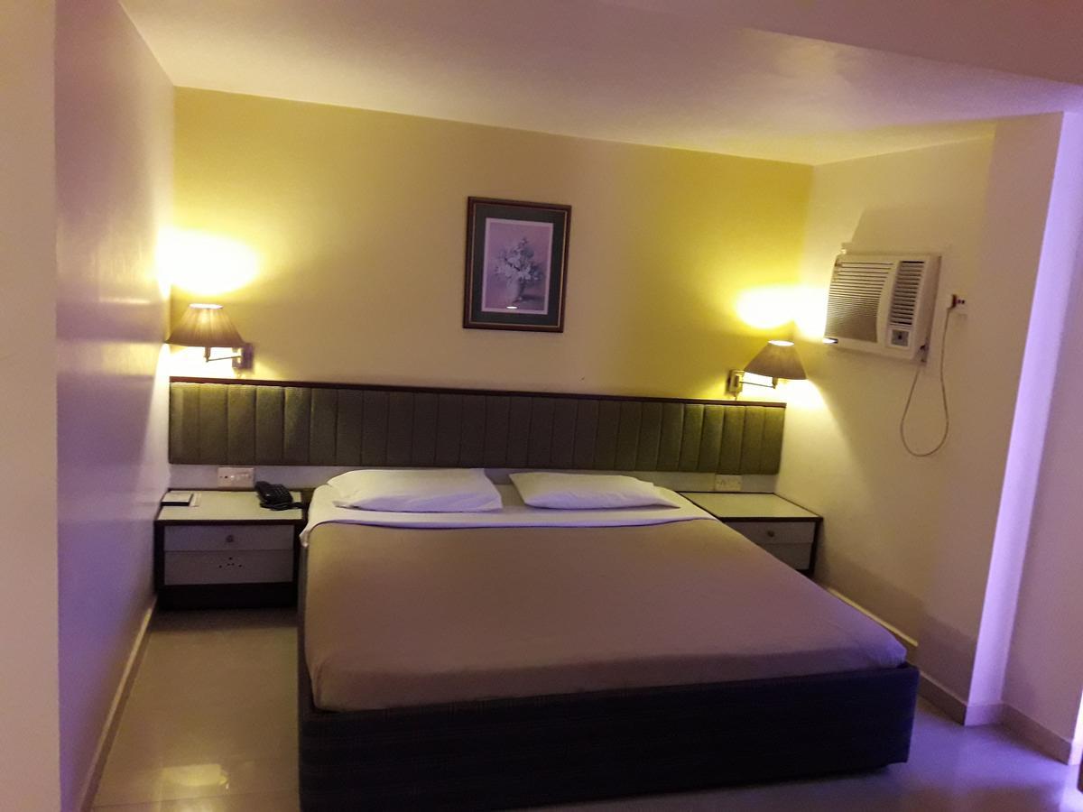Hotel Bluehill Bhavnagar Exterior photo