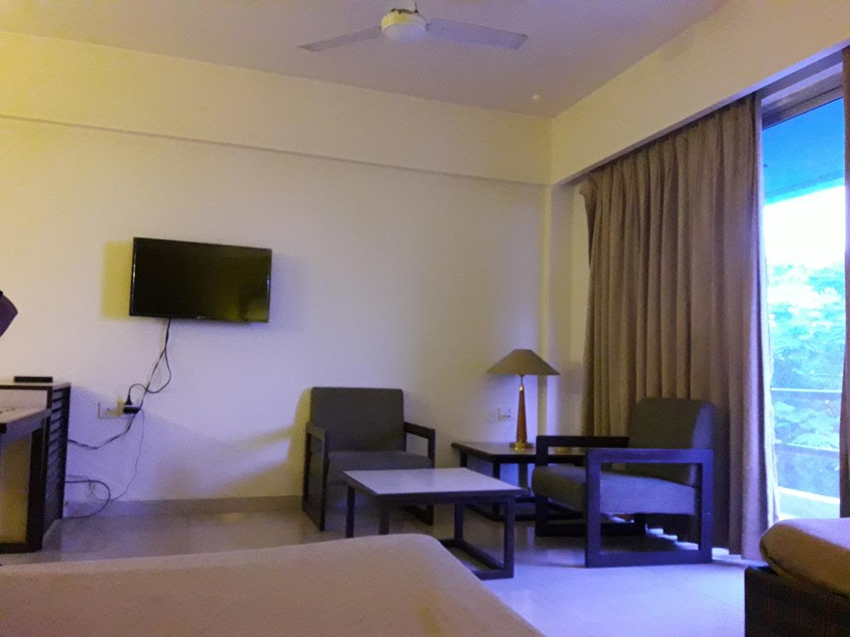 Hotel Bluehill Bhavnagar Exterior photo
